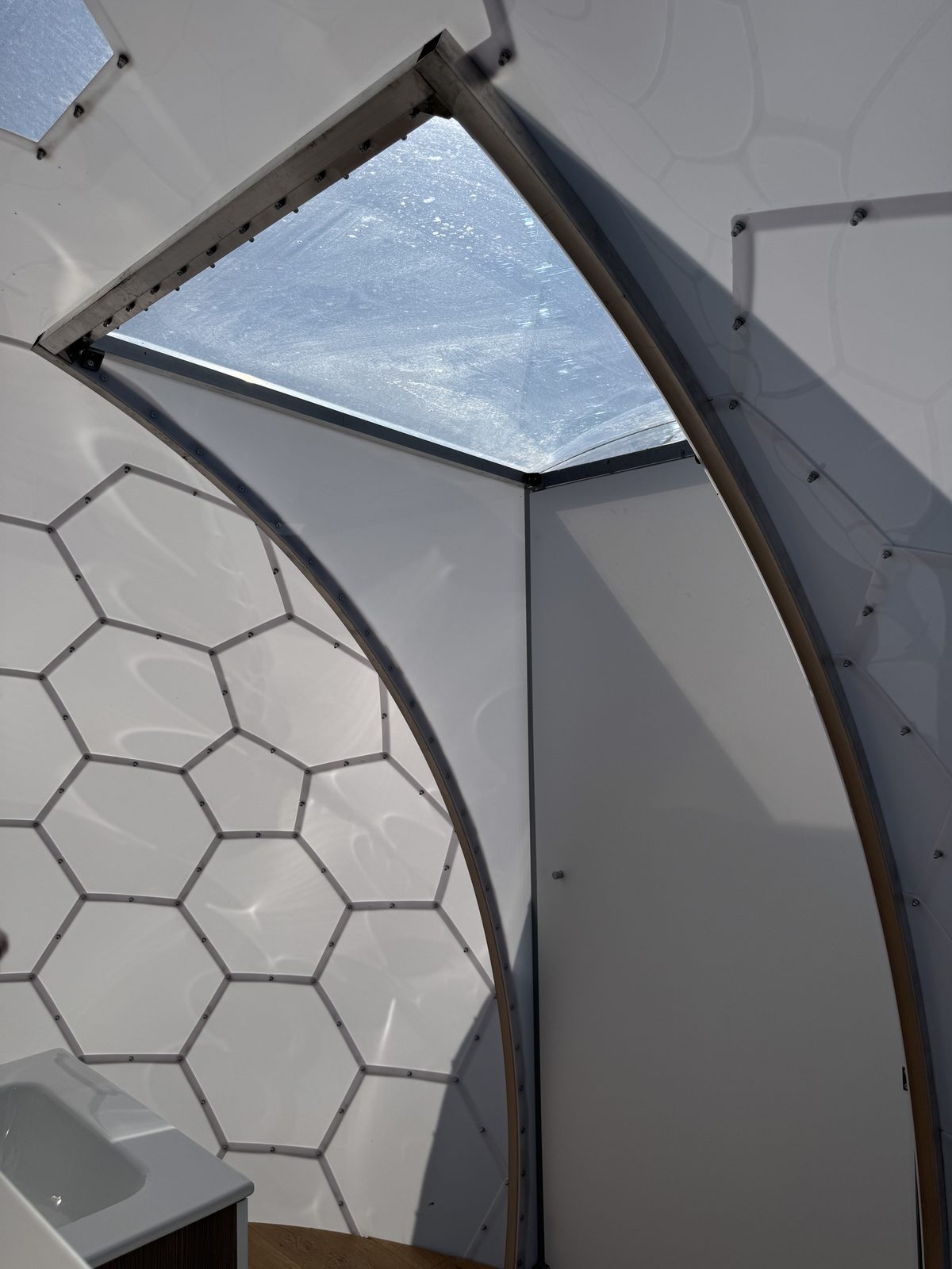 Skylight trasparente sulla sommità della bolla