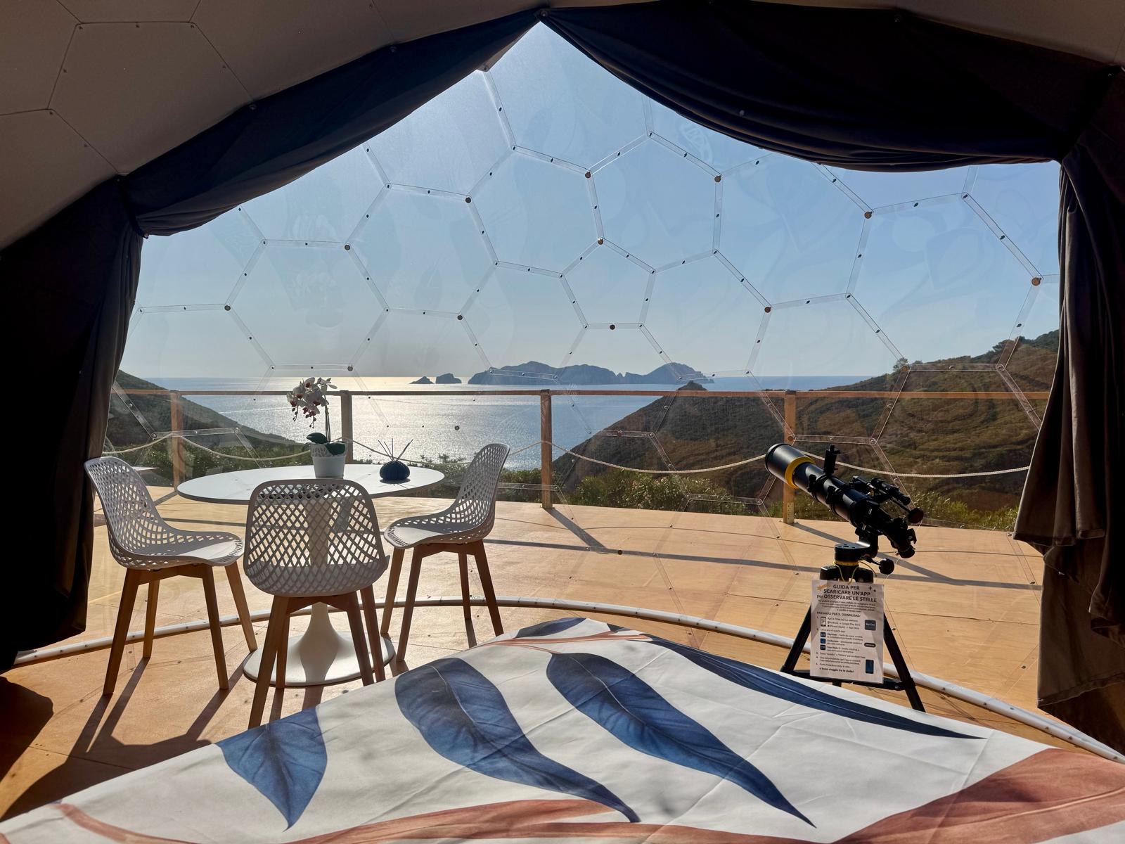 Interno di una bolla luxury con vista mare a Palmaria Sky, Ponza